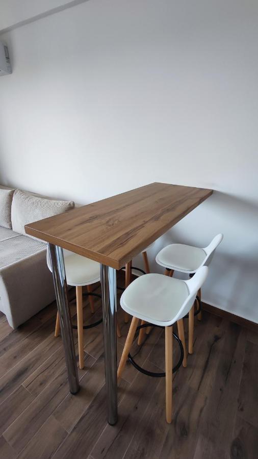 Apartment Monty Bar